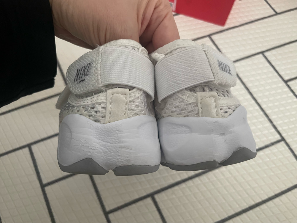 나이키키즈 에어리프트 210 이미지