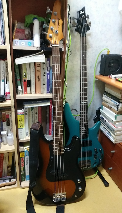 베이스기타 이미지