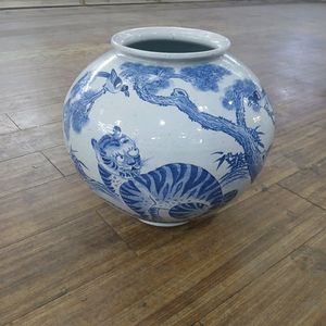 청화백자 대형달항아리 이미지