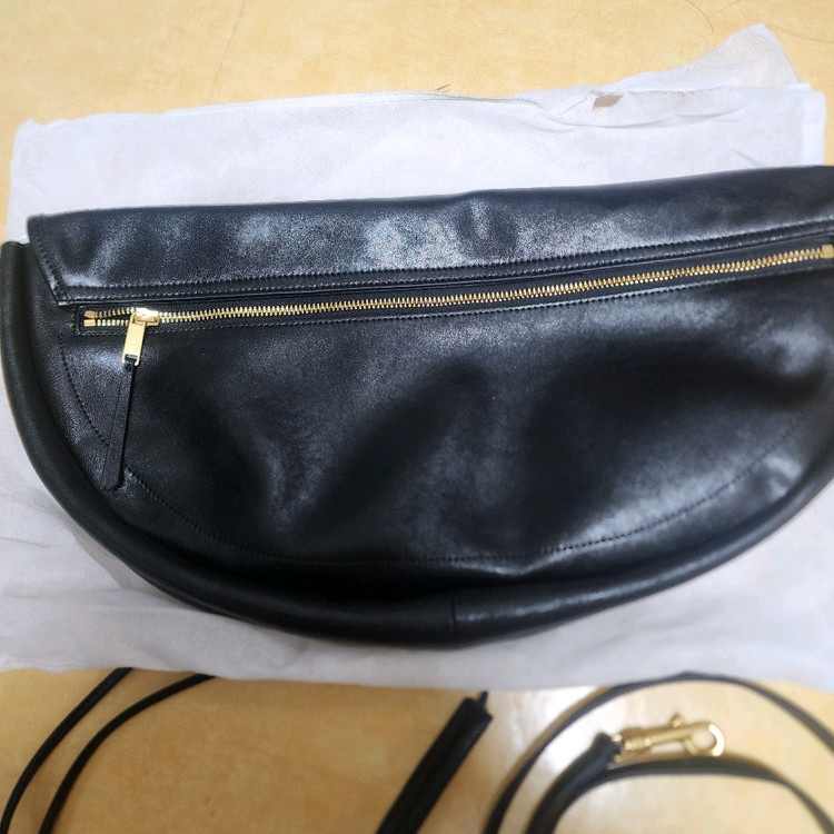 셀린느 하프문 신상 가격내림 이미지