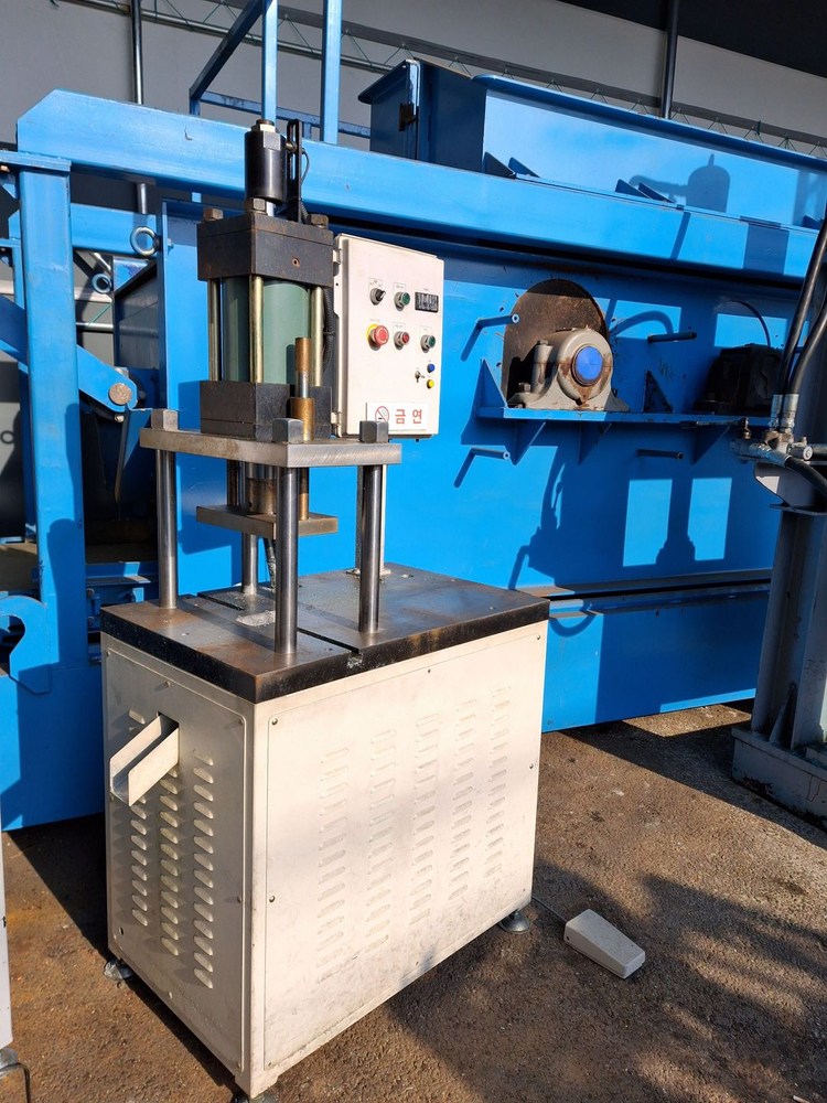 유압프레스 유압펀칭기 이미지