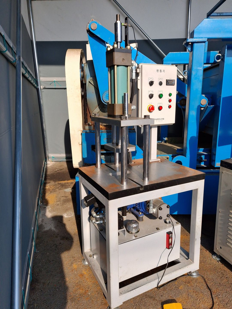 유압프레스 유압펀칭기 이미지