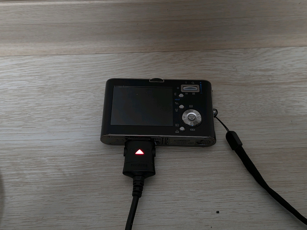 삼성 VLUU NV3 디지털카메라 팔아요 이미지