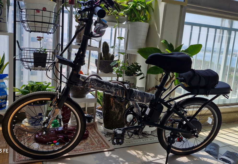 (거의 새상품) 접이식 미니벨로 전기자전거 스카닉 m20 5회미만 주행 상태최상 부산 김해 양산 이미지
