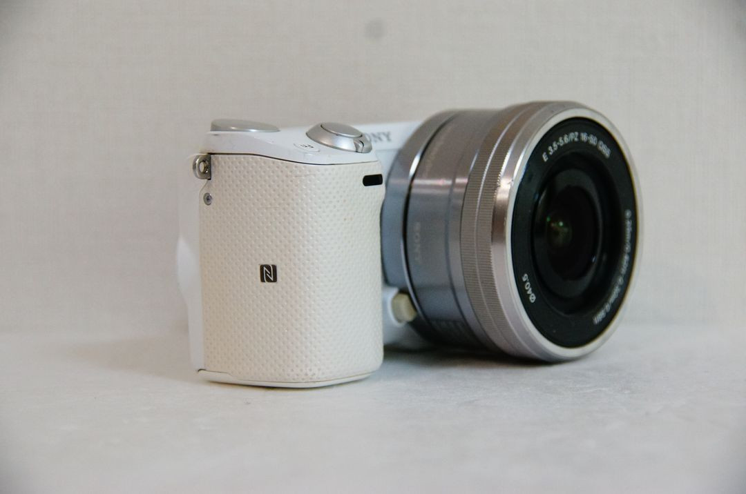 [소니] NEX-5T 화이트 미러리스카메라팝니다. 이미지