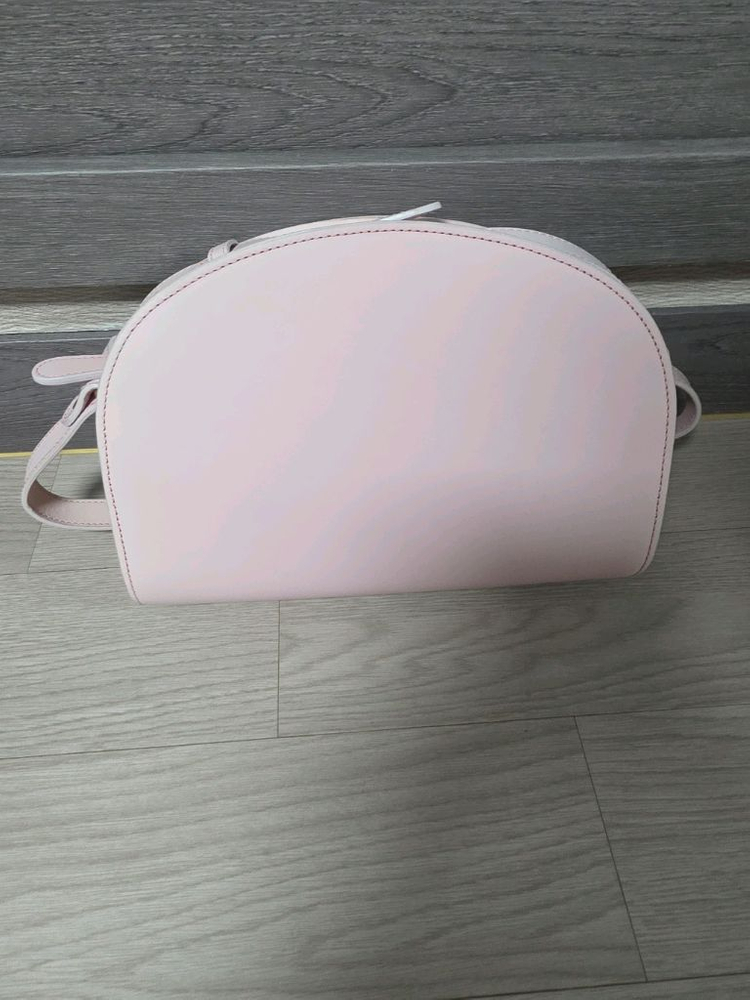 정품 A.P.C. 아페쎄 하프문 크로스백 핑크 이미지