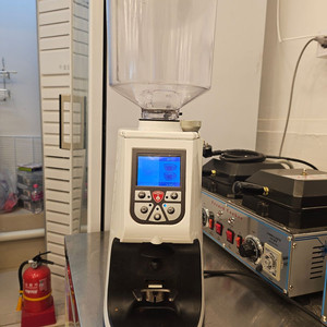 유레카 아톰 스페셜티 75 커피 그라인더 (Eureka Atom 75) 업소용 전자동 이미지