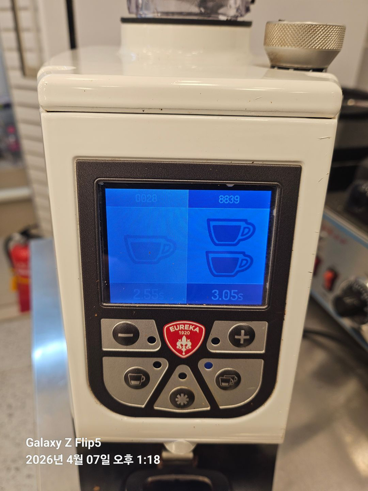 유레카 아톰 스페셜티 75 커피 그라인더 (Eureka Atom 75) 업소용 전자동 이미지