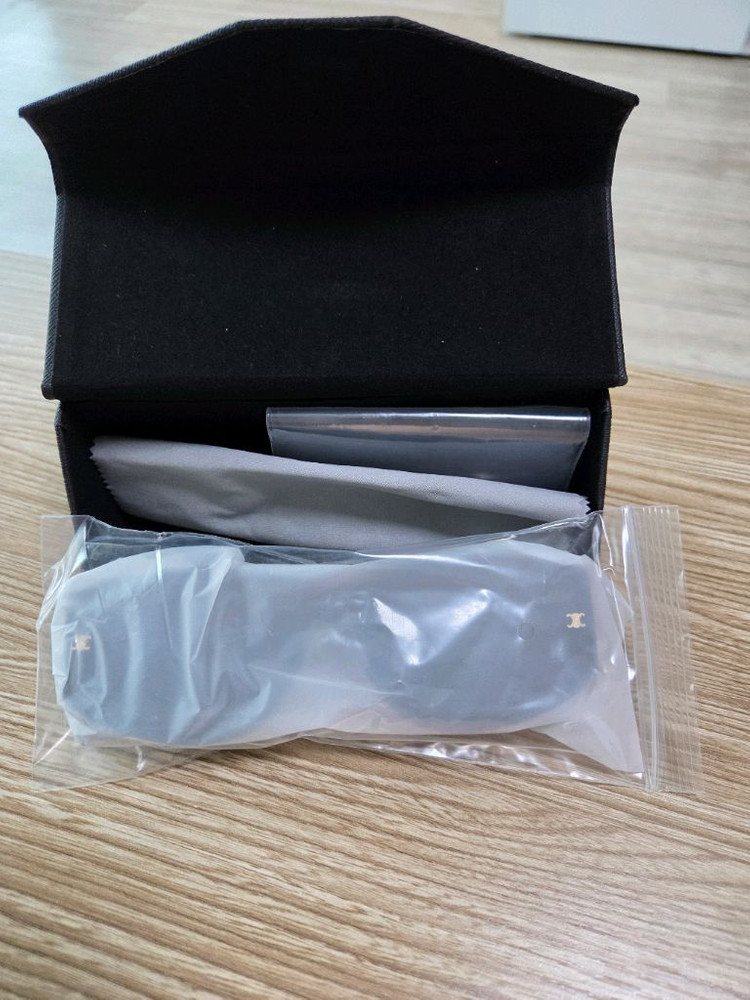 셀린느 트리옹프 선글라스 새상품(케이스 있음) 이미지