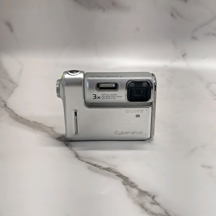 레드벨벳 슬기 디카! 소니 CyberShot 디지털 카메라 실버 이미지