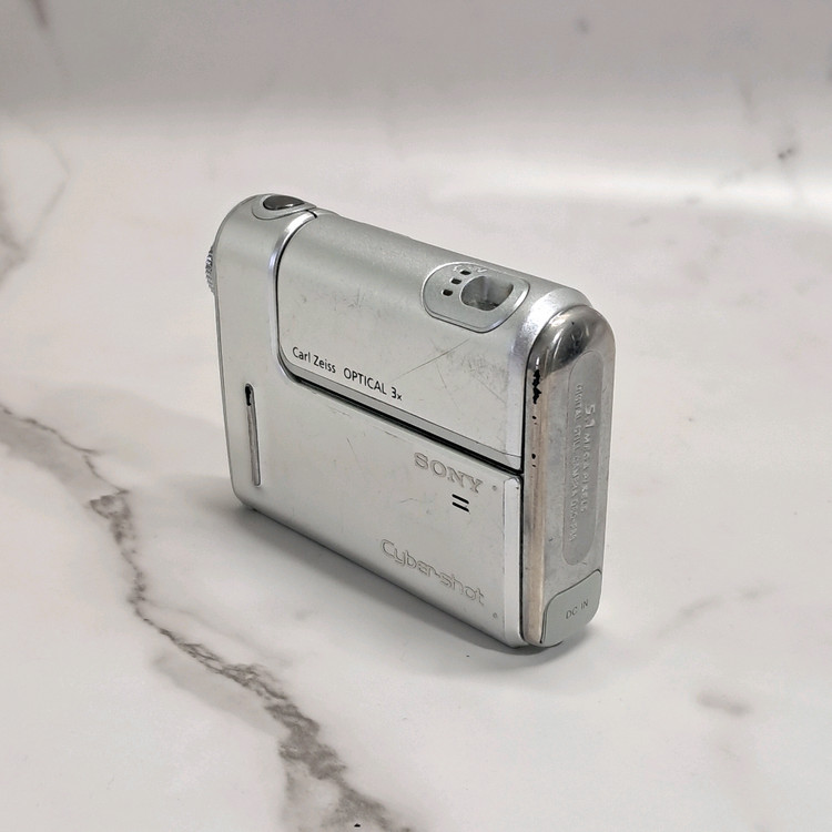 레드벨벳 슬기 디카! 소니 CyberShot 디지털 카메라 실버 이미지