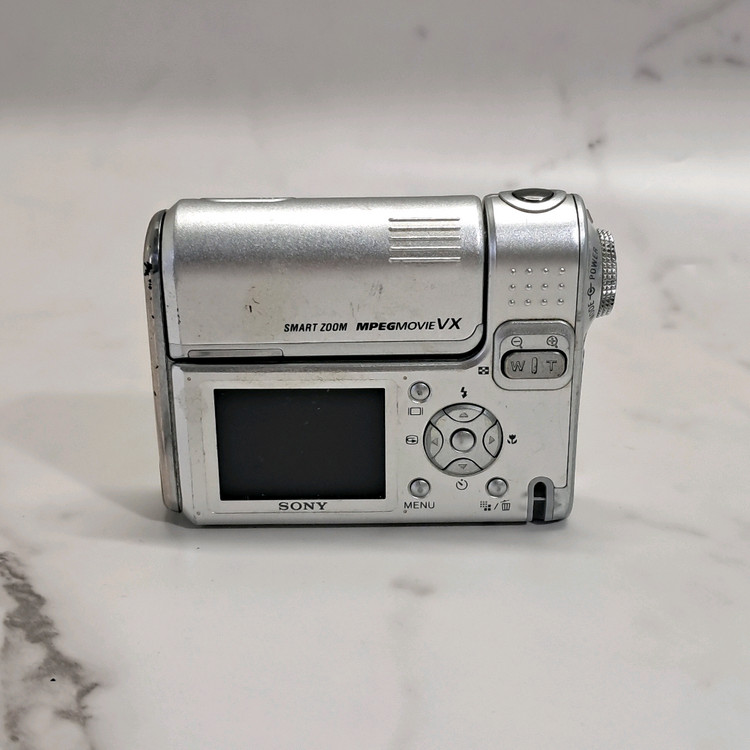 레드벨벳 슬기 디카! 소니 CyberShot 디지털 카메라 실버 이미지