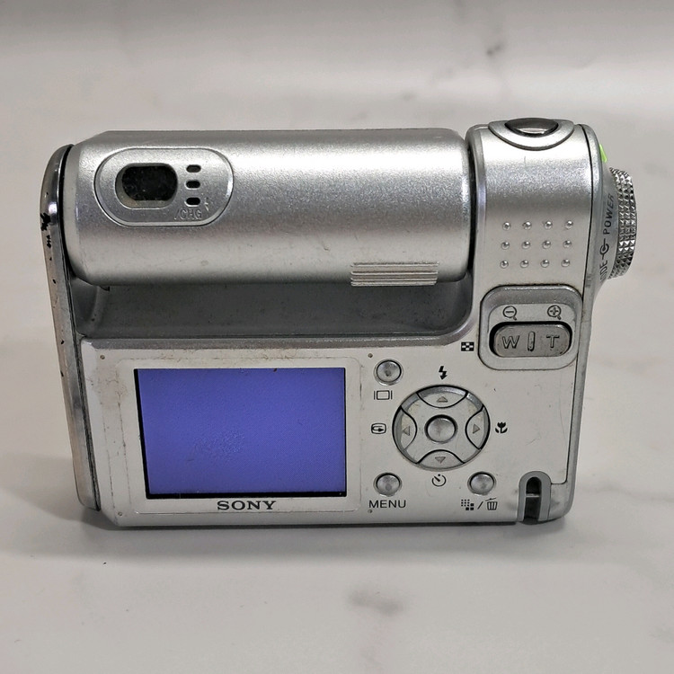 레드벨벳 슬기 디카! 소니 CyberShot 디지털 카메라 실버 이미지