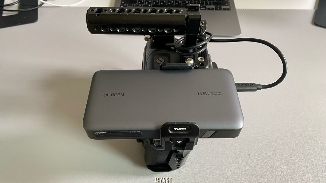 BMPCC 6K PRO + 케이지 + 보조배터리 판매합니다. 이미지