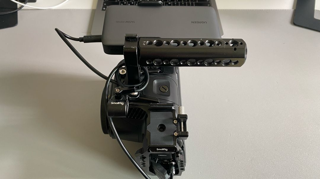 BMPCC 6K PRO + 케이지 + 보조배터리 판매합니다. 이미지