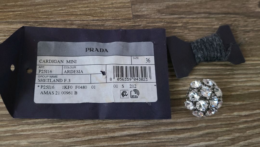 (마지막 가격)프라다 크롭 가디건 울가디건자켓명품의류패딩맨투맨구찌루이비통디올셀린느에르메스로로피아나버버리 이미지