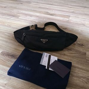 프라다 벨트백 힙색크로스백숄더백테수토호보백가방백팩구찌루이비통디올샤넬생로랑셀린느에르메스버버리로로피아나델보 이미지