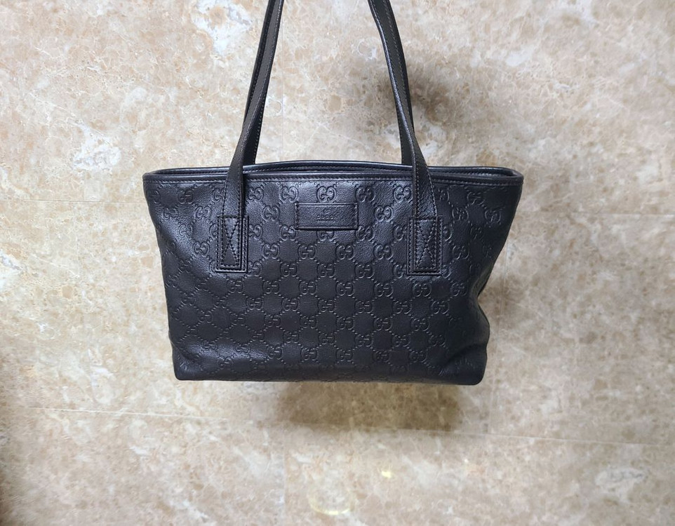 구찌 마이크로시마 숄더백 레더토트백쇼퍼백크로스백아바백팩버킷백루이비통디올셀린느프라다생로랑샤넬에르메스 이미지