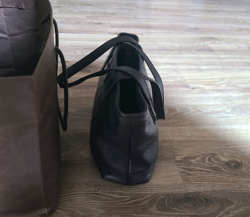 구찌 마이크로시마 숄더백 레더토트백쇼퍼백크로스백아바백팩버킷백루이비통디올셀린느프라다생로랑샤넬에르메스 이미지