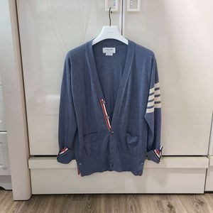 톰브라운 울 가디건 명품 가디건맨투맨패딩자켓구찌루이비통프라다디올셀린느에르메스로로피아나크로스백바이커백 이미지