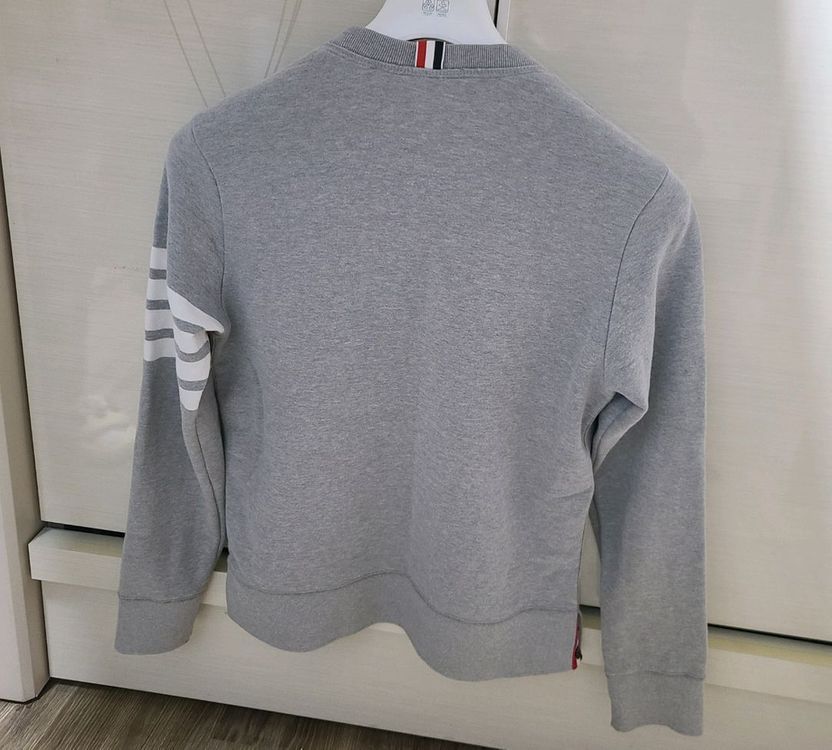 톰브라운 맨투맨 엔지니어드스웻셔츠명품가디건니트패딩자켓구찌루이비통프라다디올셀린느에르메스로로피아나몽클레어스톤아일랜드 이미지