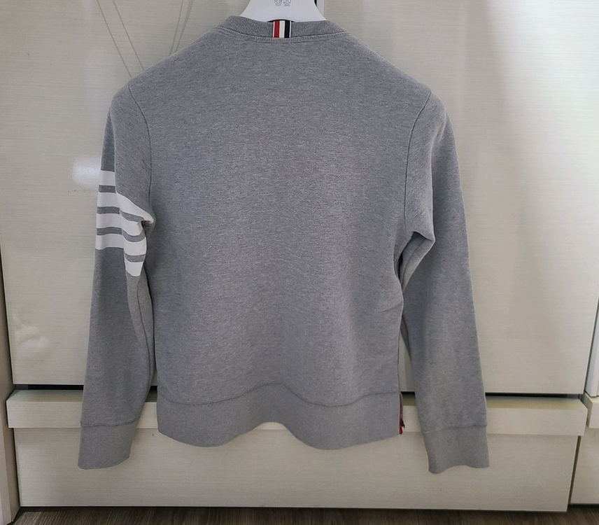 톰브라운 맨투맨 엔지니어드스웻셔츠명품가디건니트패딩자켓구찌루이비통프라다디올셀린느에르메스로로피아나몽클레어스톤아일랜드 이미지