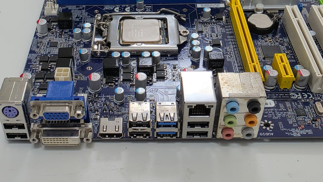 CPU: i7-3770 + MB: Foxconn H67M + RAM: DDR3 16GB 이미지