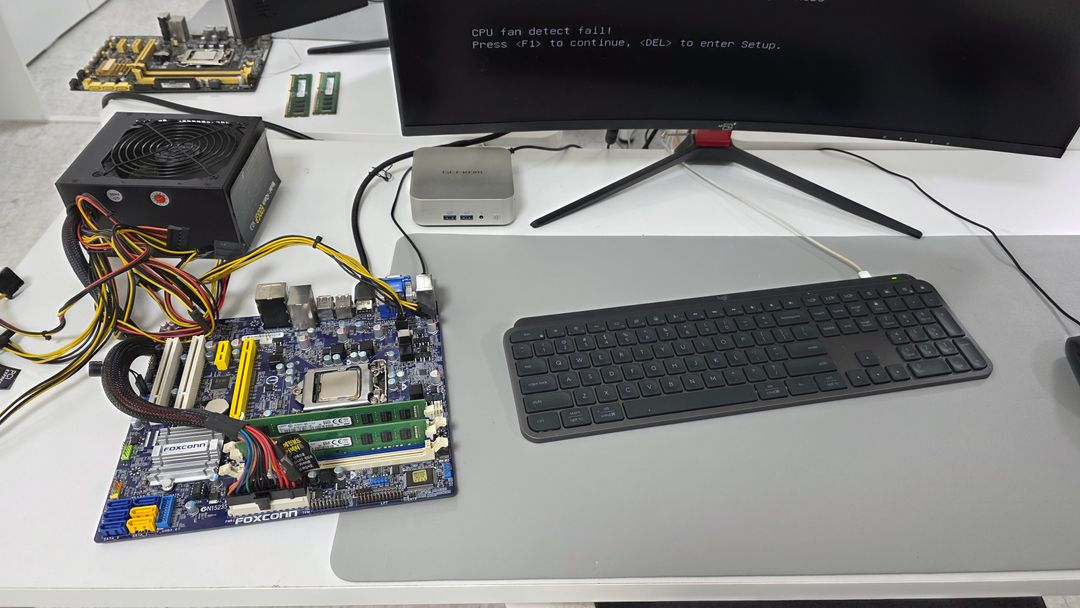 CPU: i7-3770 + MB: Foxconn H67M + RAM: DDR3 16GB 이미지