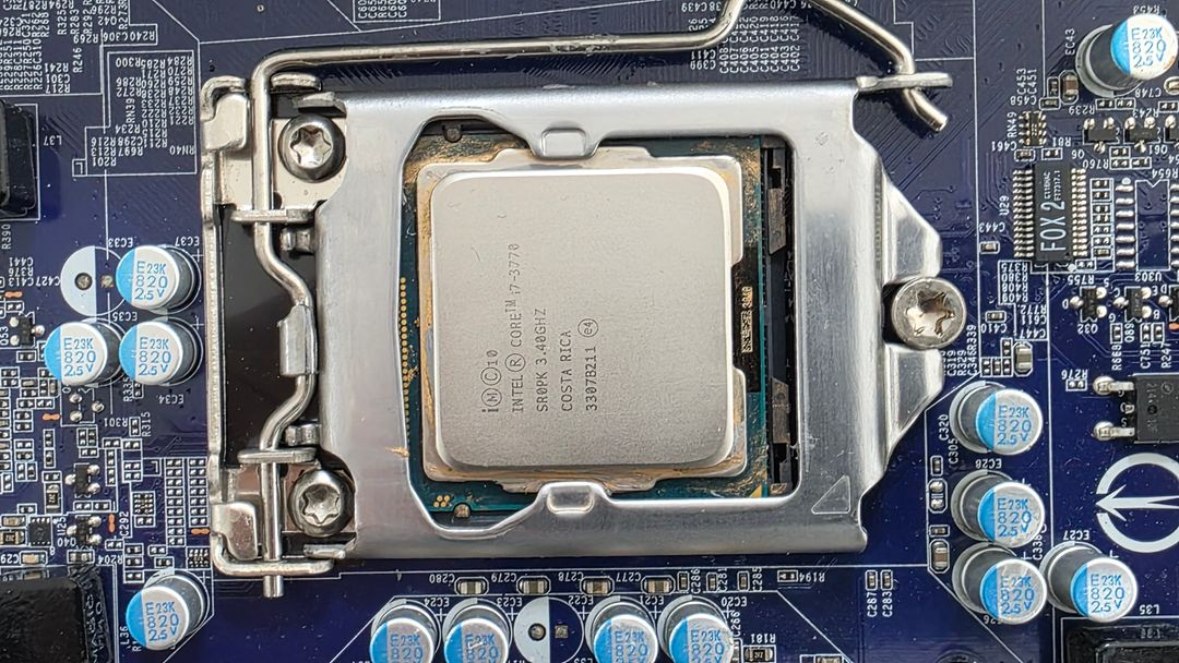 CPU: i7-3770 + MB: Foxconn H67M + RAM: DDR3 16GB 이미지