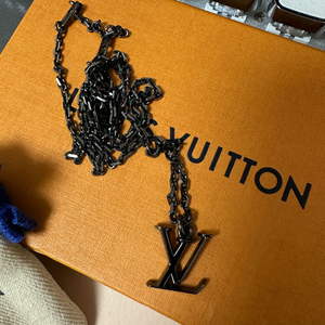 루이비통 LV 클로버참 목걸이 이미지