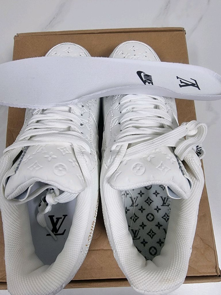 루이비통 나이키 에어포스1 로우 화이트 버질아블로.44 이미지