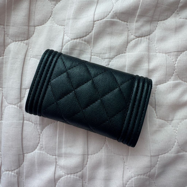 샤넬 보이플랩 카드지갑 이미지