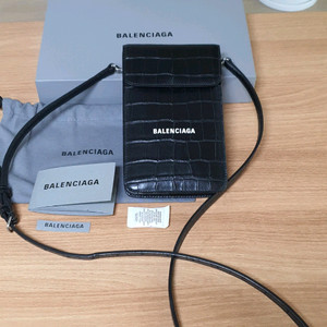 발렌시아가 폰홀더백/크로스백 정품S급(감정O)구찌프라다루이비통디올고야드샤넬셀린느보테가생로랑버버리가방 이미지