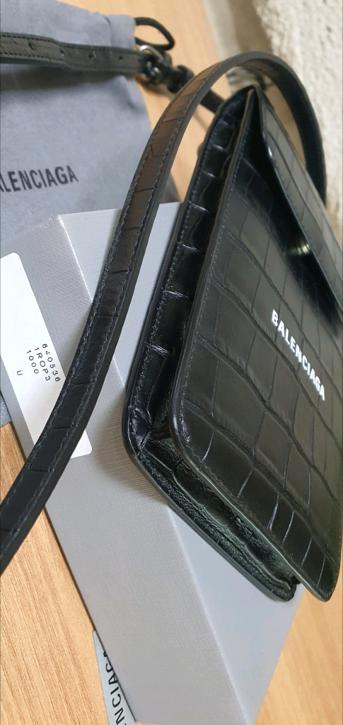 발렌시아가 폰홀더백/크로스백 정품S급(감정O)구찌프라다루이비통디올고야드샤넬셀린느보테가생로랑버버리가방 이미지