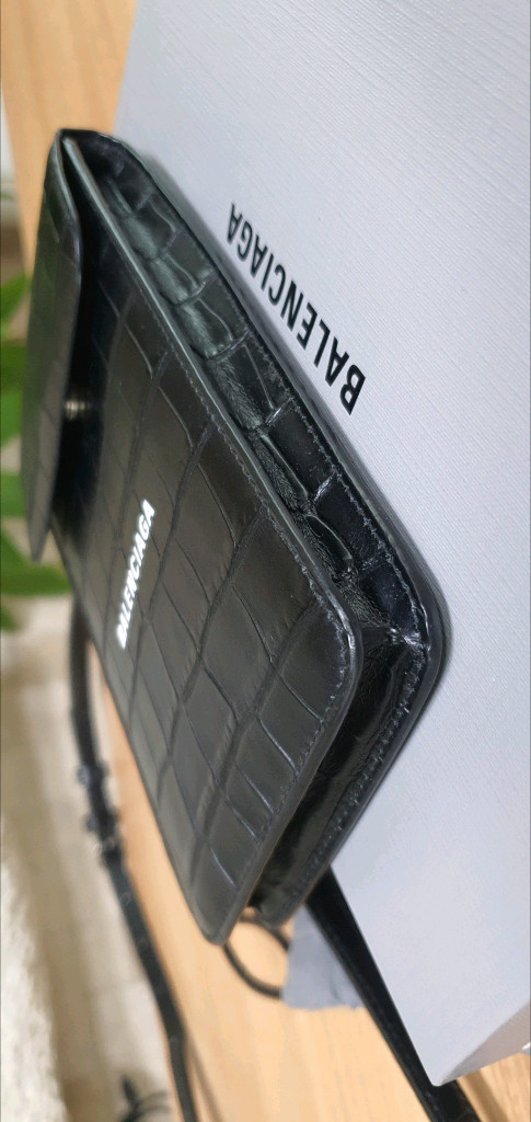 발렌시아가 폰홀더백/크로스백 정품S급(감정O)구찌프라다루이비통디올고야드샤넬셀린느보테가생로랑버버리가방 이미지