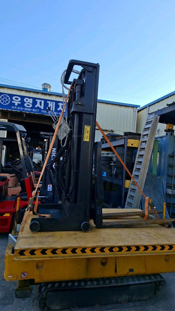 2.5톤용 지게차 마스타 자작용 트렉터 포그레인 리프트 이미지