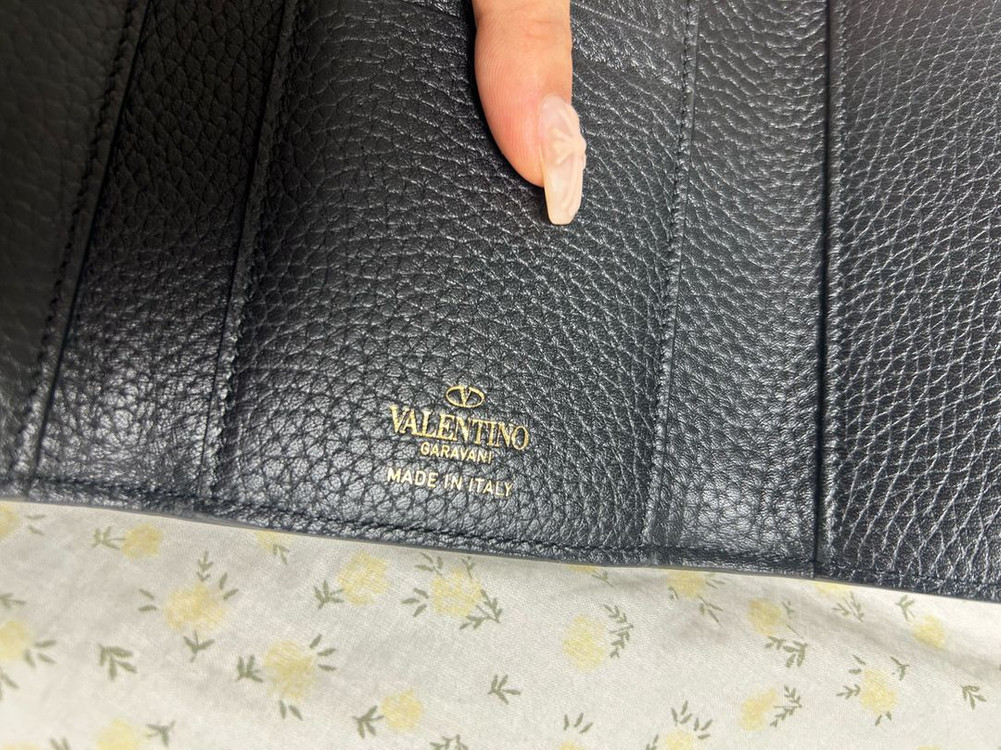 발렌티노 퀼팅 스터드 카드지갑 이미지
