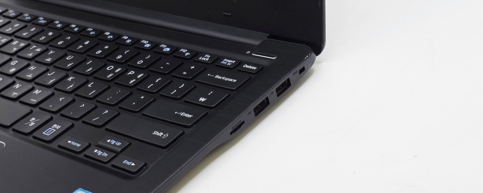 삼성 노트북5 NT501R3M-K0E/C (13.3인치) CPU : 인텔 코어 i5-7200U (7세대) 이미지