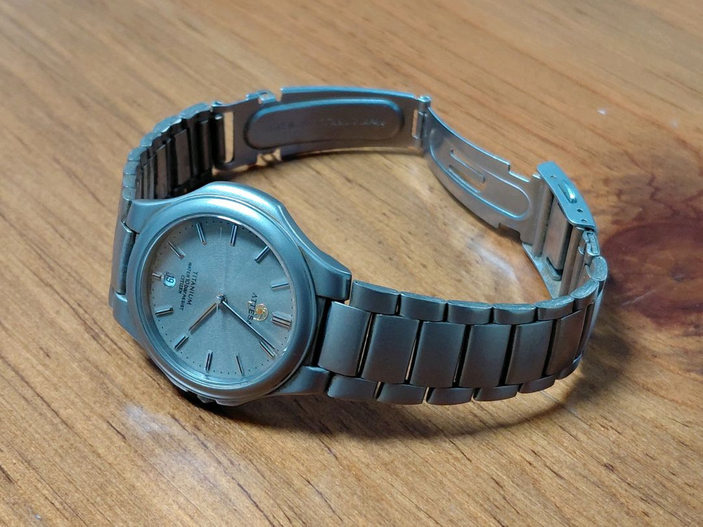 시티즌 아테사 티타늄 쿼츠 시계 이미지