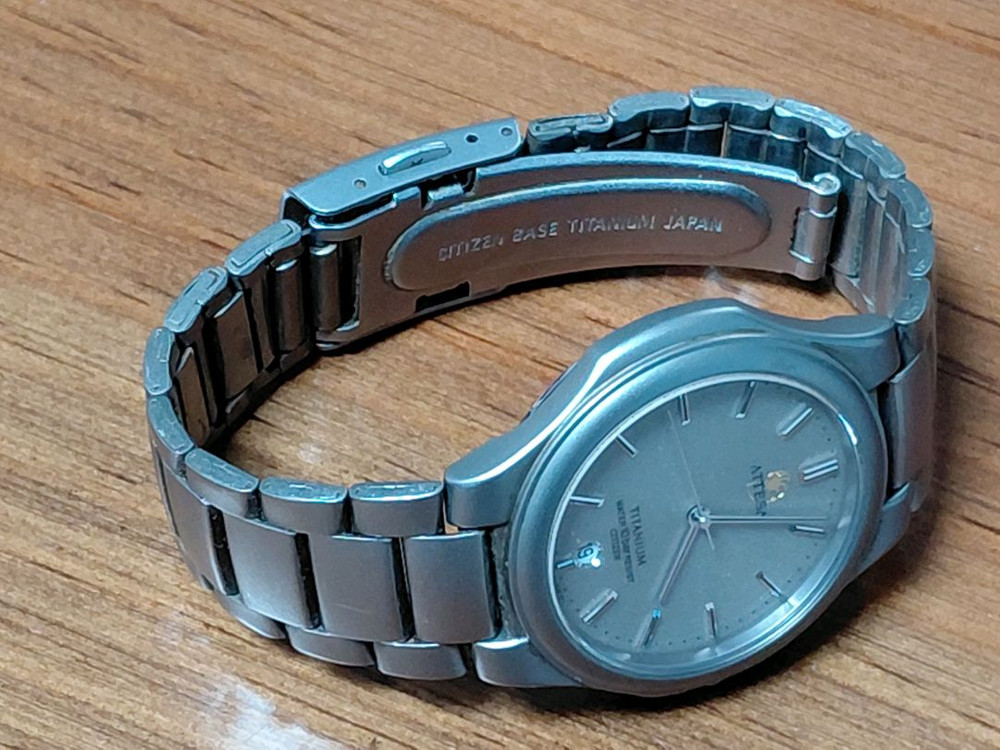 시티즌 아테사 티타늄 쿼츠 시계 이미지