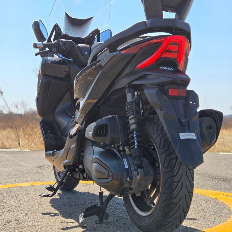 신차보증:)혼다 포르자350 25년식 2만km 출퇴근 바이크 판매합니다. 이미지