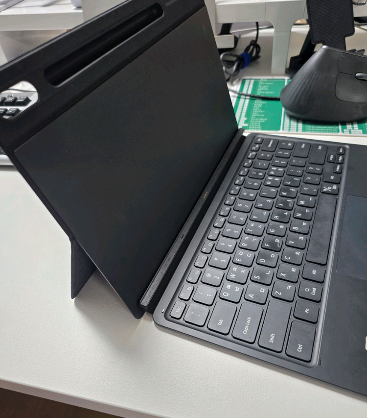 삼성 정품 갤럭시 탭 S7 FE, S8 FE 북커버 키보드 (EF-DT970) 이미지