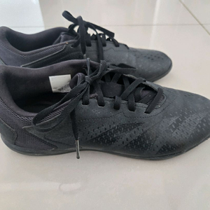 아디다스 검정색 축구화/풋살화 이미지