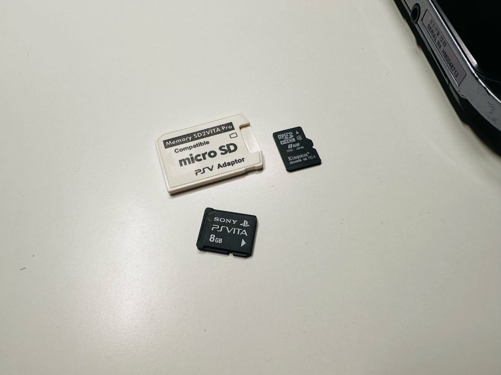 소니 PS Vita 1세대 OLED 피아노블랙 한글 정발판 + 구성품들 판매 이미지