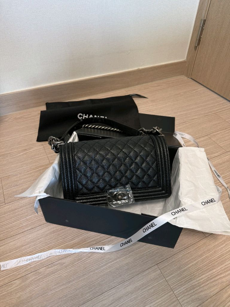 샤넬 캐비어 보이백 이미지