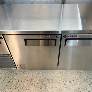 간냉식 테이블냉장냉동고 1500 터보에어 업소용 반반 냉장고 냉동고 작업대 냉장고 카페 이미지