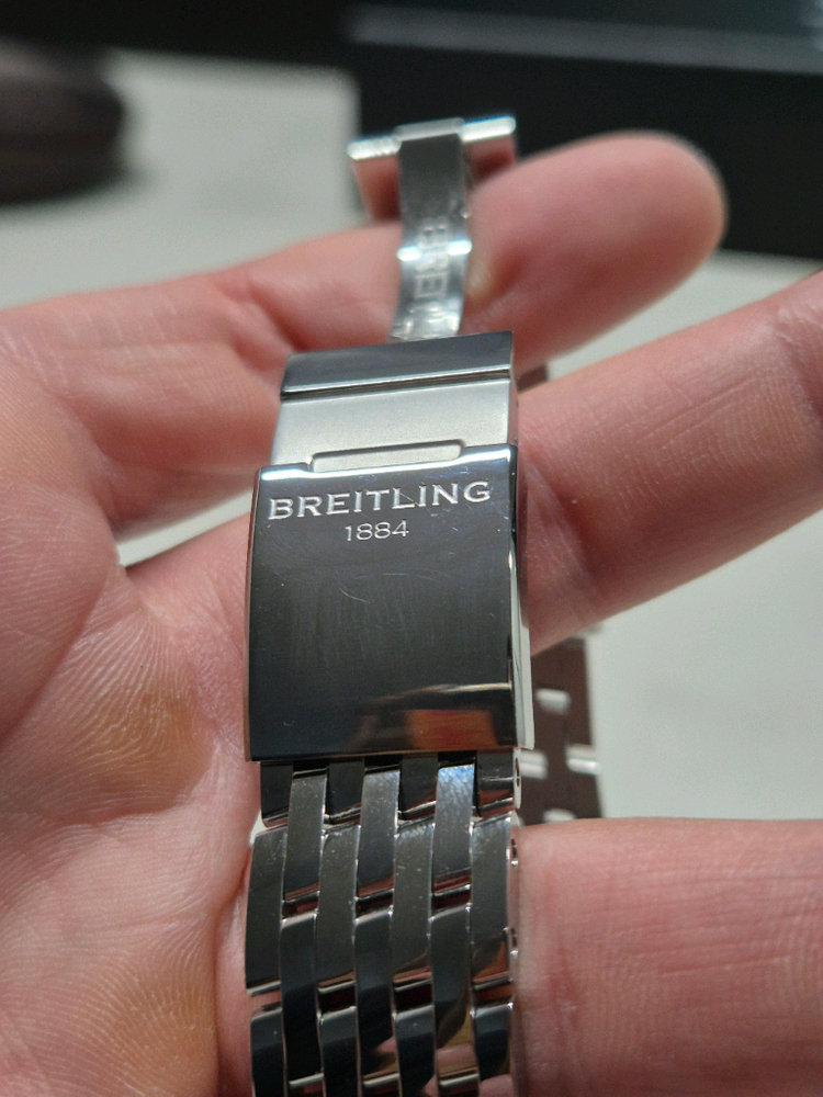 브라이틀링 네비타이머 43미리 일본 한정판 황금날개(황날) B01 이미지