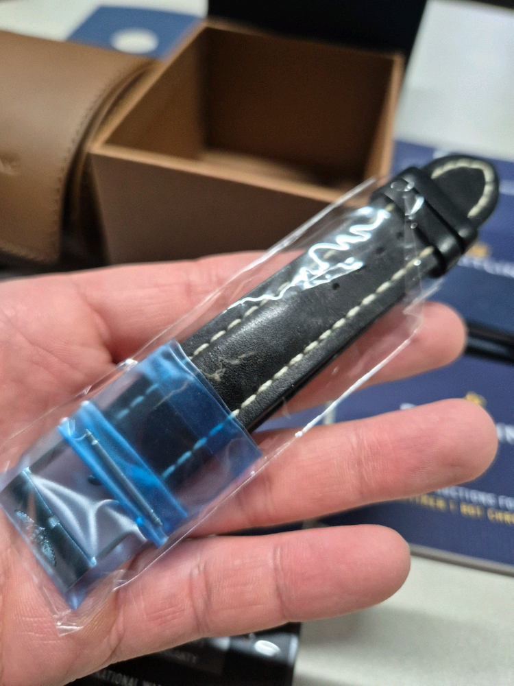 브라이틀링 네비타이머 43미리 일본 한정판 황금날개(황날) B01 이미지