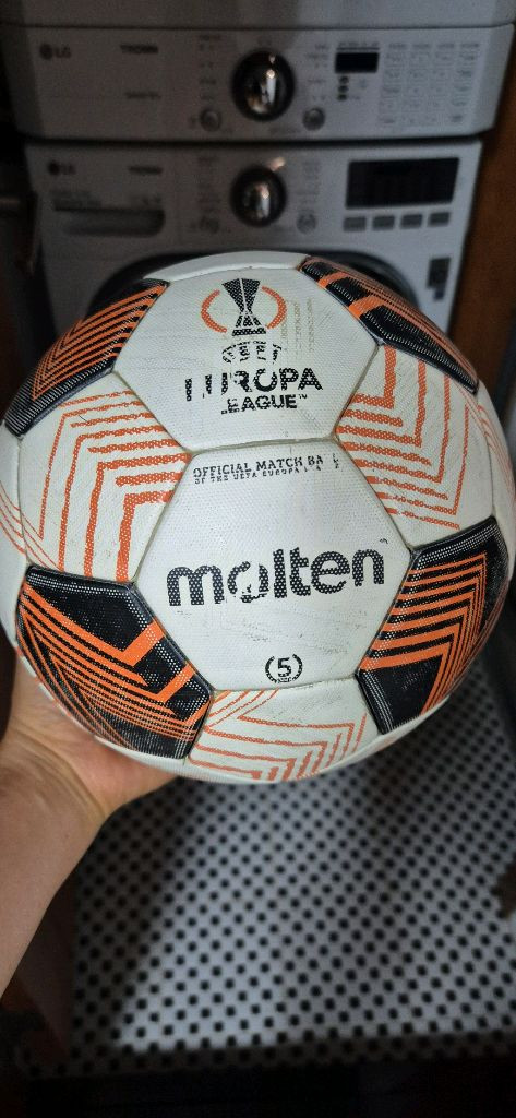 유로파리그 공식 축구공 매치볼 이미지