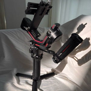 DJI RS 2 Pro Combo 짐벌 +스몰리그 슬링핸들 이미지